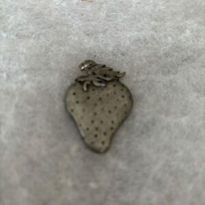 Metzke Vintage Strawberry Pewter Charm